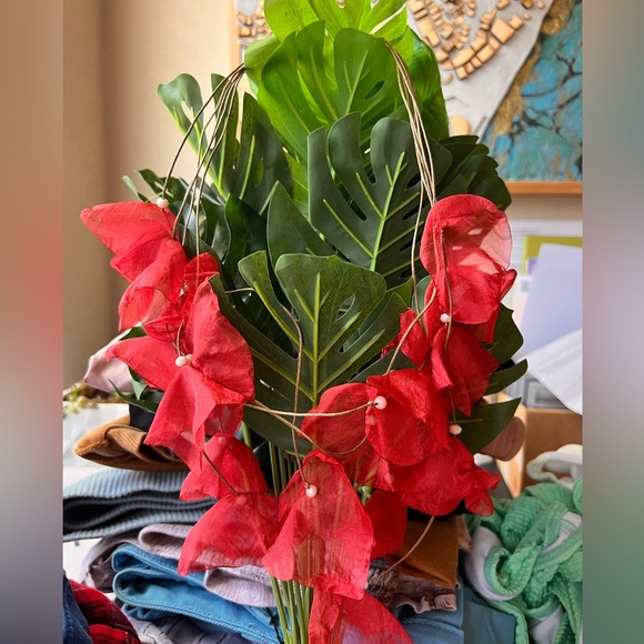 Statement Floral Flowy Red Necklace. Lightweight. Elegant and beautiful - Picture 4 of 5